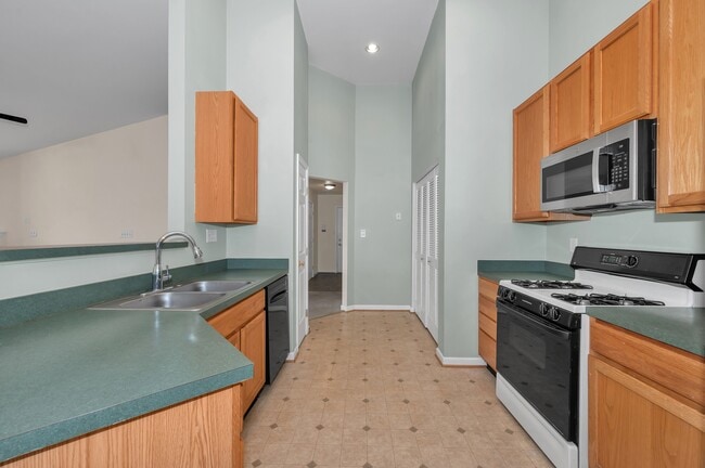 Building Photo - 500 Bradley Ct