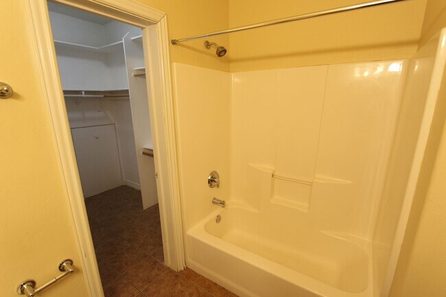 Building Photo - 3250 S Litzler Dr