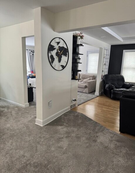 Building Photo - 1009 S Kinney Ave