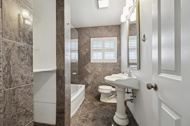 Building Photo - 3831 Linklea Dr