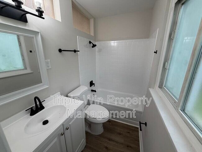 Building Photo - 10805 Landseer Dr