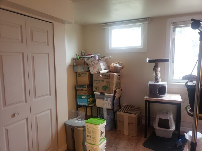 Building Photo - 1358 NW Hall Dr