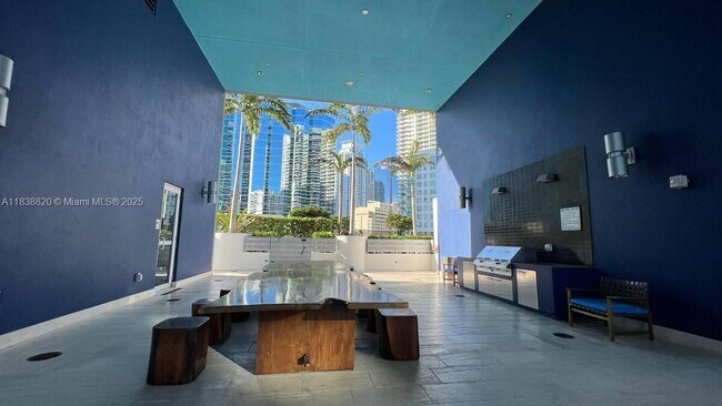 Building Photo - 1300 Brickell Bay Dr