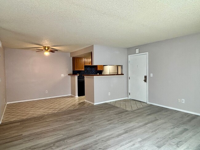 Primary Photo - Charming 3-Bedroom Condo with Modern Updat...