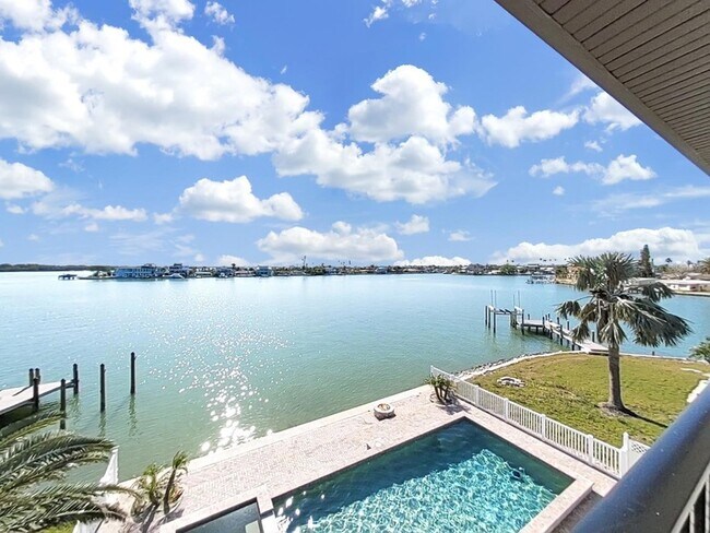 Building Photo - 882 Bay Point Dr
