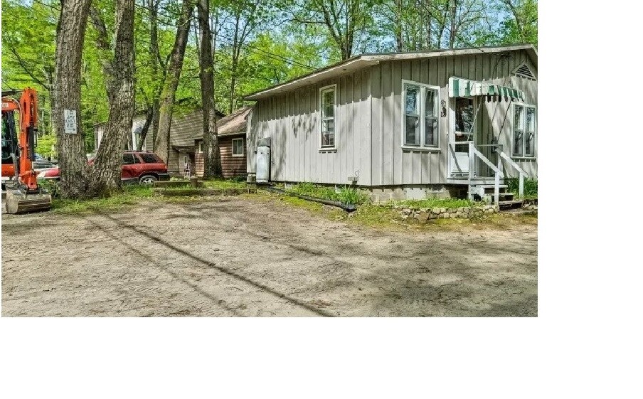 parking - 18 Jay Rd E