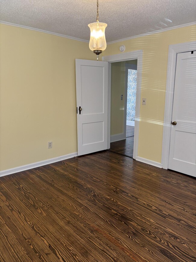 Building Photo - 107 Orange St