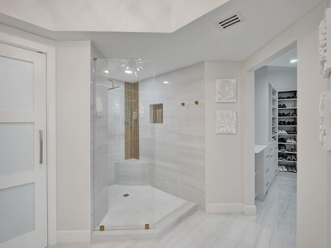 Building Photo - 411 N New River Dr E