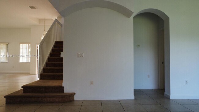 Building Photo - 1464 NE 40th Rd