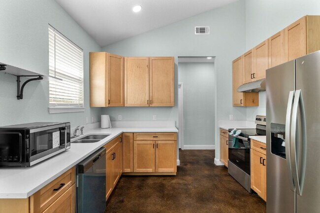 Building Photo - Fully Furnished 2-Bedroom, 2-Bathroom Duplex in Waco