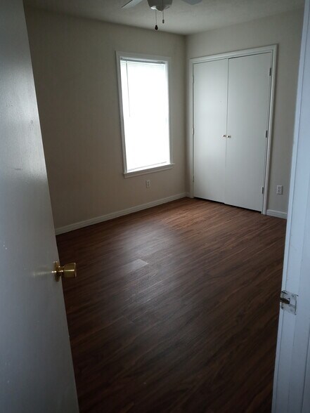 Building Photo - 1210 webhollow Cir