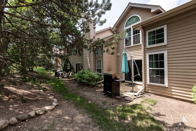 Building Photo - 115 Old Oak Ct E