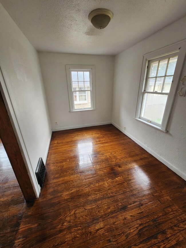 Building Photo - 2530 Bonds Ave