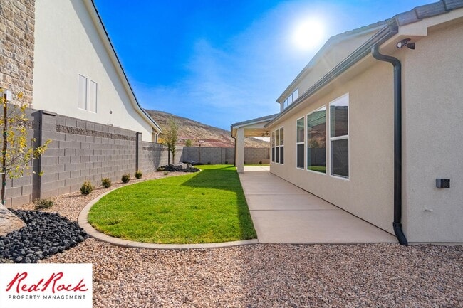 Building Photo - 7 Bedroom Home with 5 Car Garage