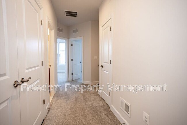 Building Photo - 9882 Hopkins Lp