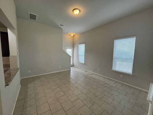 Building Photo - Three bed two bath two car garage in Cotto...