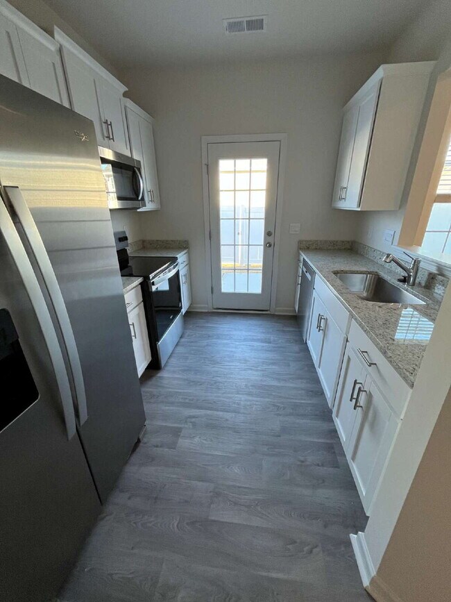 Building Photo - 228 Canopy Dr