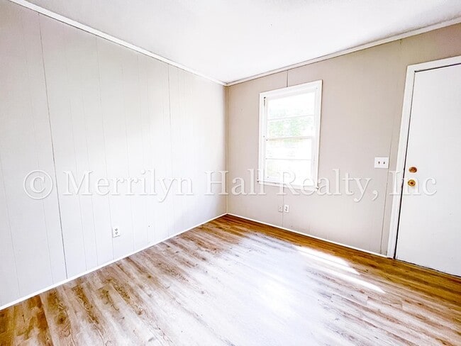 Building Photo - Updated 3 Bedroom home with Luxury Vinyl P...