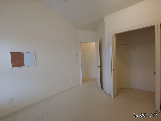 Building Photo - Beautiful 2 Bedroom Townhome in Issaquah- ...