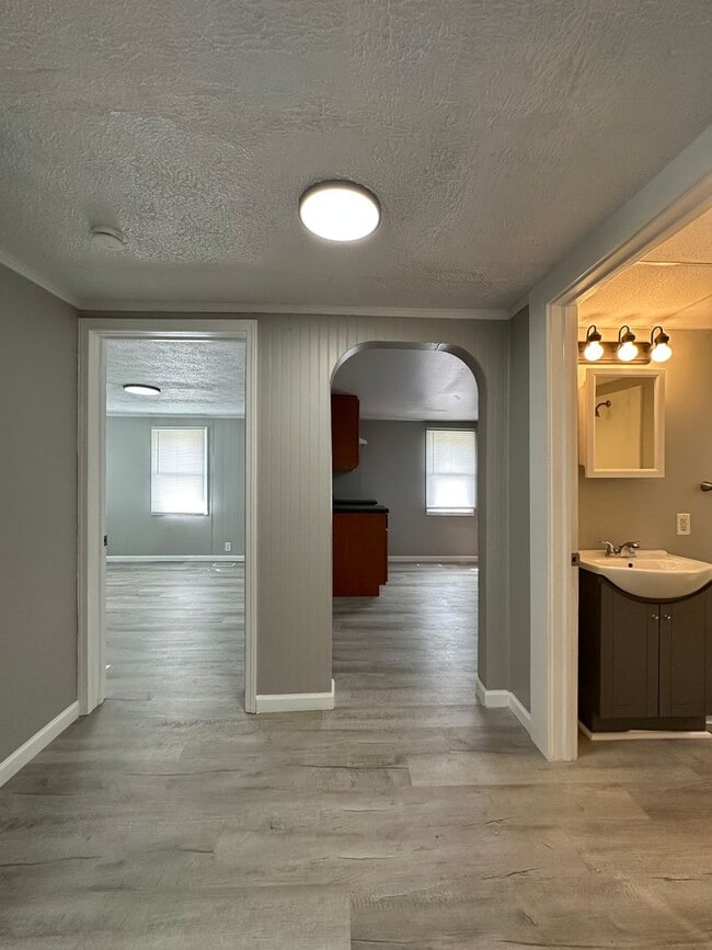 Building Photo - Fully Renovated 2 Bed / 2 Bath Home — Modern Finishes, Large Yard, Move-In Ready NOW!