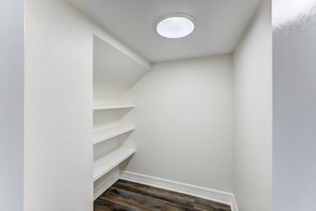 Building Photo - 410 N 4th St