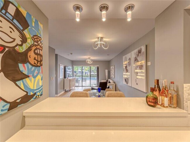 Primary Photo - 2713 NE 15th St