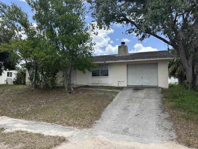 Building Photo - 2 Bedroom, 1.5 Bathroom, 1 Car Garage hoe ...