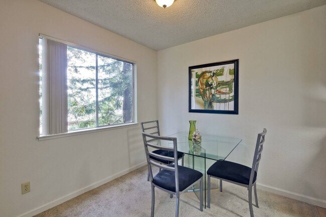 Building Photo - 39581 Ross Common