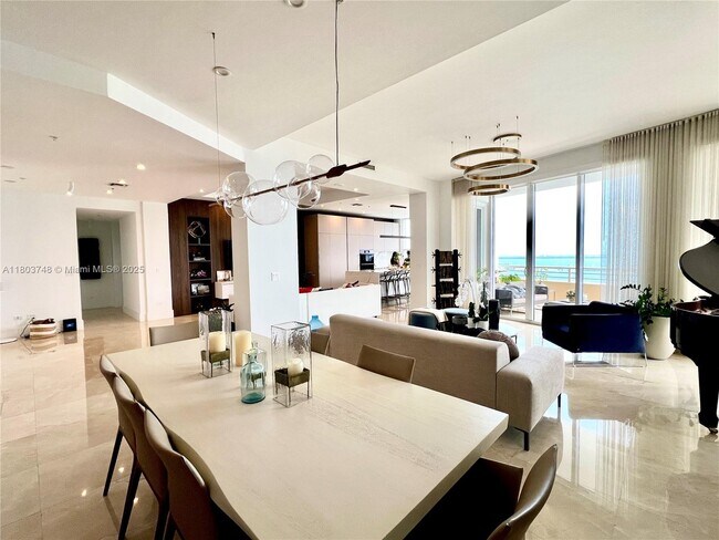 Building Photo - 848 Brickell Key Dr