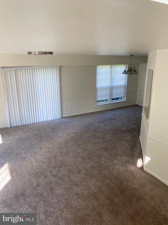 Building Photo - 1811 Hennessy Dr