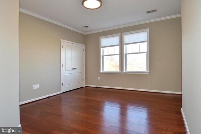 Building Photo - THIS IS AN ACTIVE ADULT, AGE RESTRICTED COMMUNITY. MUST BE 55+.