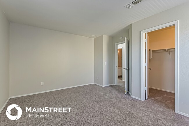 Building Photo - 5632 S Vine Ave