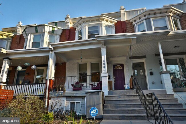Building Photo - 456 Winona St