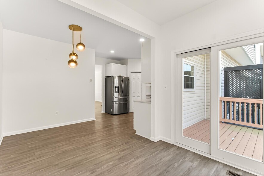 Building Photo - 239 Golden Larch Ter NE