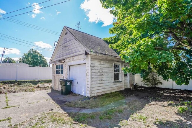 Building Photo - 3 BEDROOM CANTON HOME