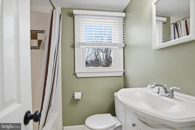 Building Photo - 40 Lee St