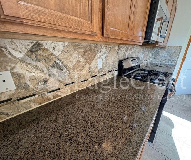 Building Photo - Three Bedroom, Two Bathroom House in Chape...