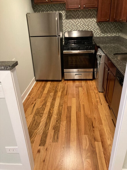 Building Photo - 696 Elm Pl