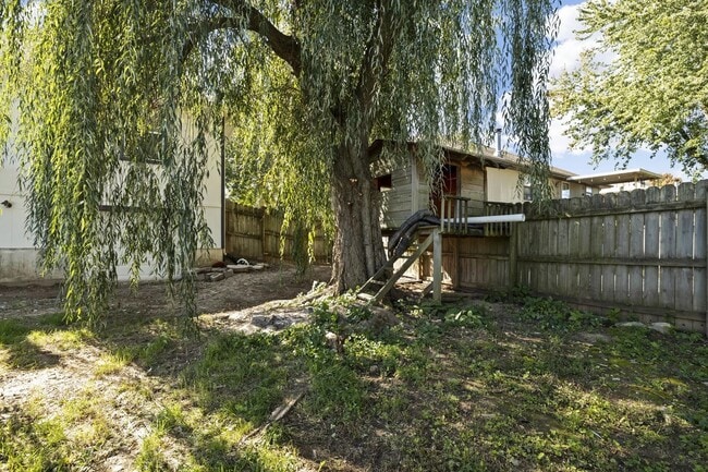Building Photo - 4 Bed 3 Bath 2 Car Garage -In Ground Pool