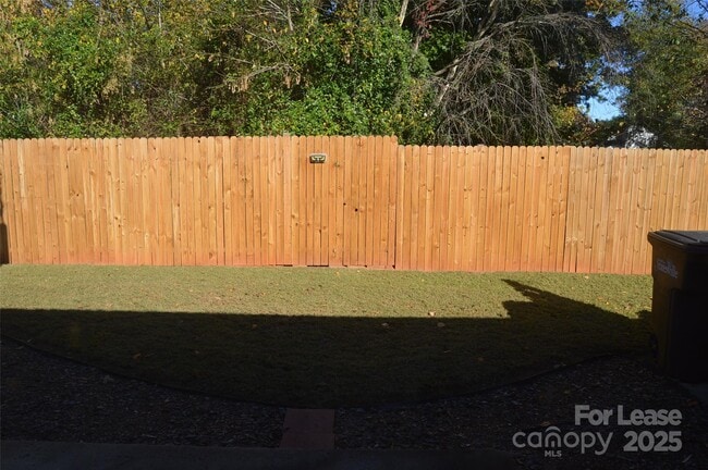 Building Photo - 309 Vance St