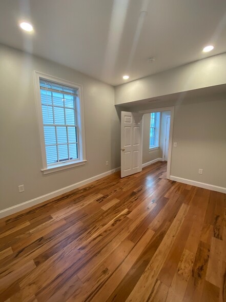 Building Photo - 136 Inman St