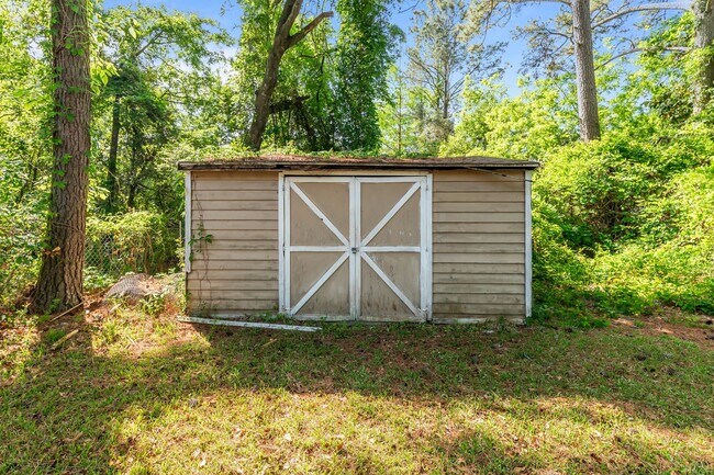 Building Photo - Charming 2-Bedroom Home with Modern Updates!