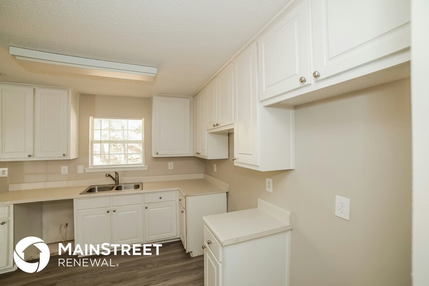 Building Photo - 5730 Village Loop