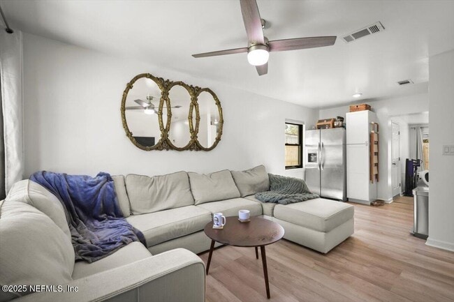 Building Photo - 3506 Claridge Rd E