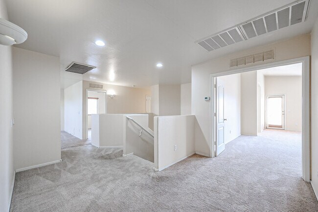 Building Photo - Beautiful 7 bedroom