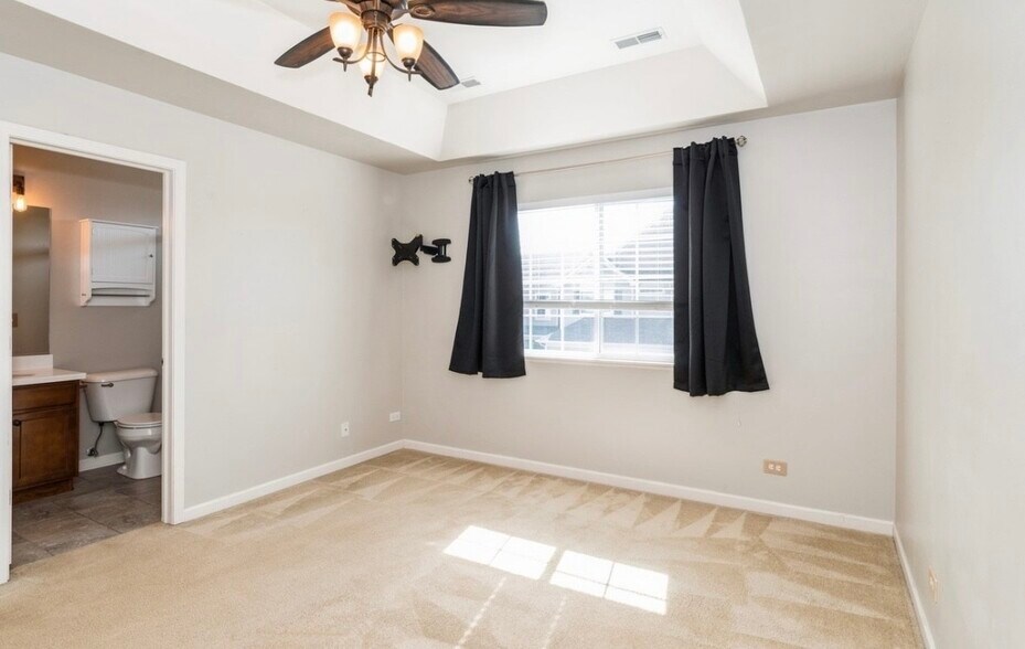 Master bedroom - 416 S Jade Ln