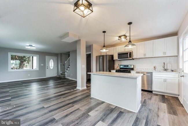 Primary Photo - 4011 Mortimer Ave