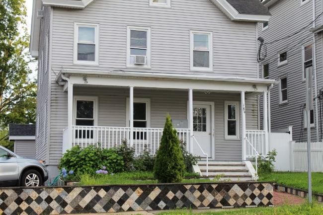 Primary Photo - 189 Irving St