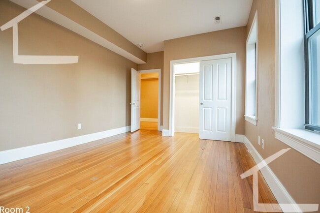 Building Photo - Worth the Walk! Gorgeous 4bd/2bath in Brookline