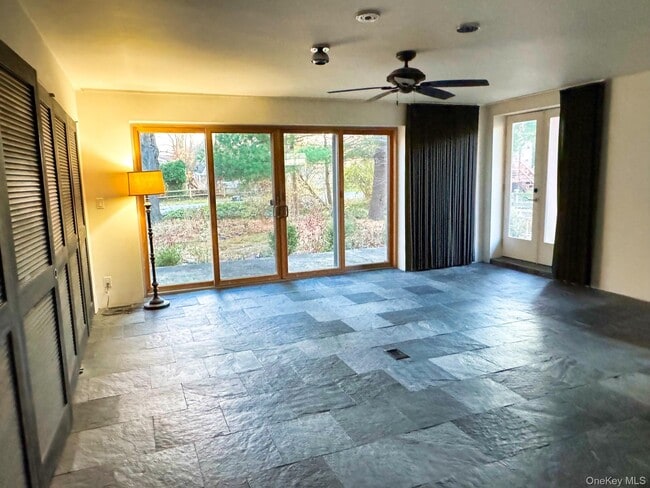 Building Photo - 34 Maple St